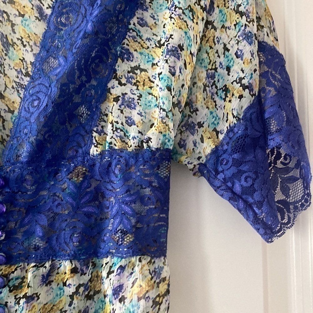 Annabelle top medium lace floral
Blue short sleeves Y2K - Picture 3 of 11